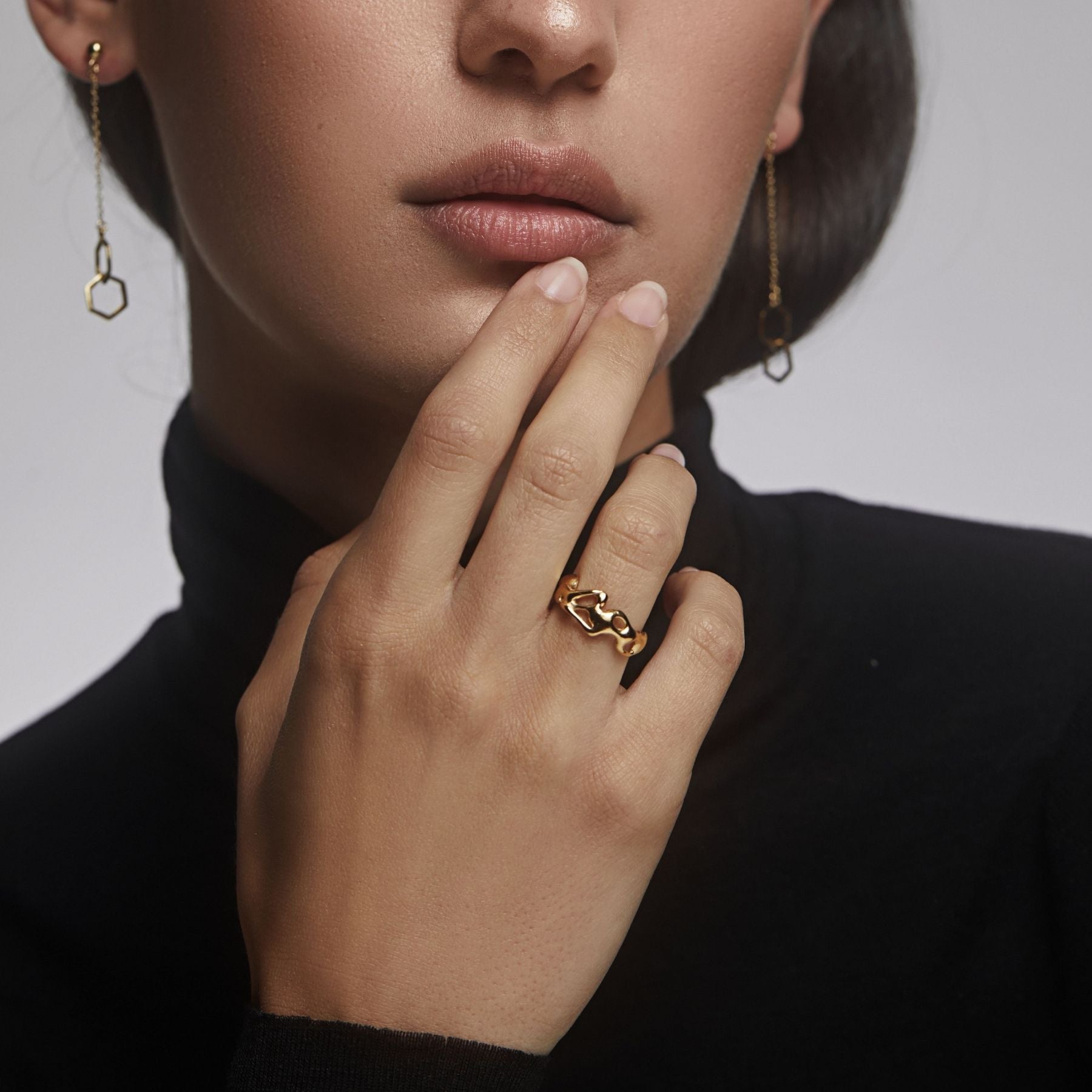 Abstract, squiggle ring band in 18k gold vermeil.