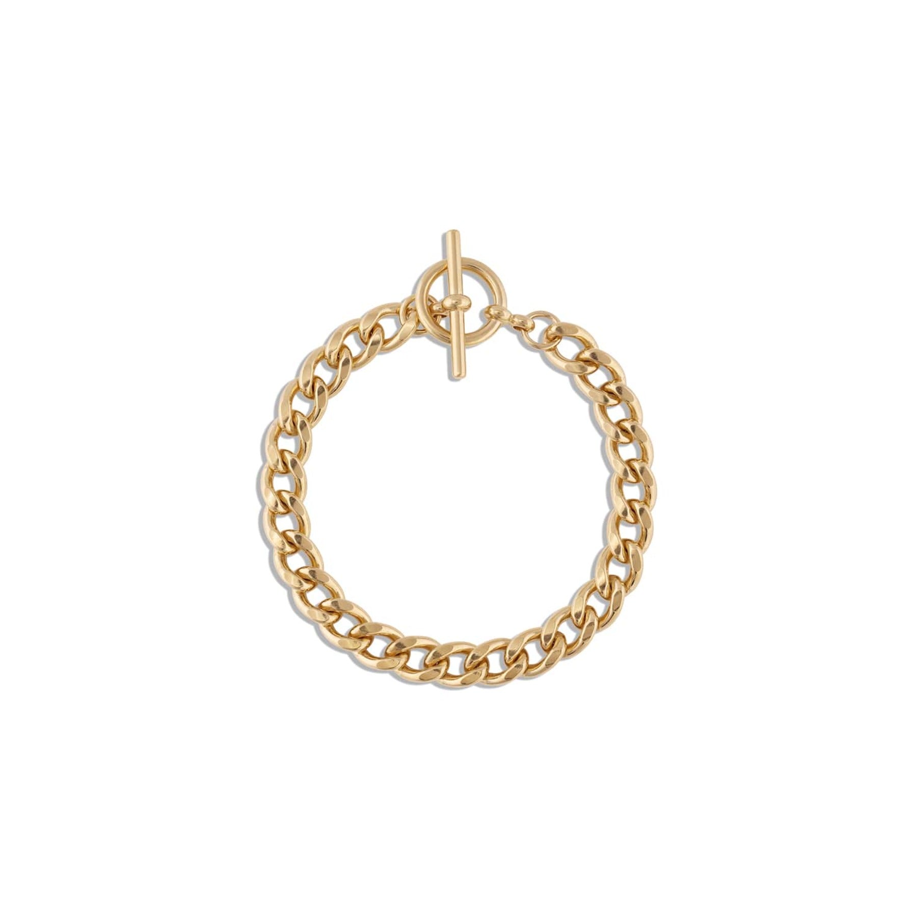 Flat curb chain bracelet with a toggle clasp in 18k gold vermeil.