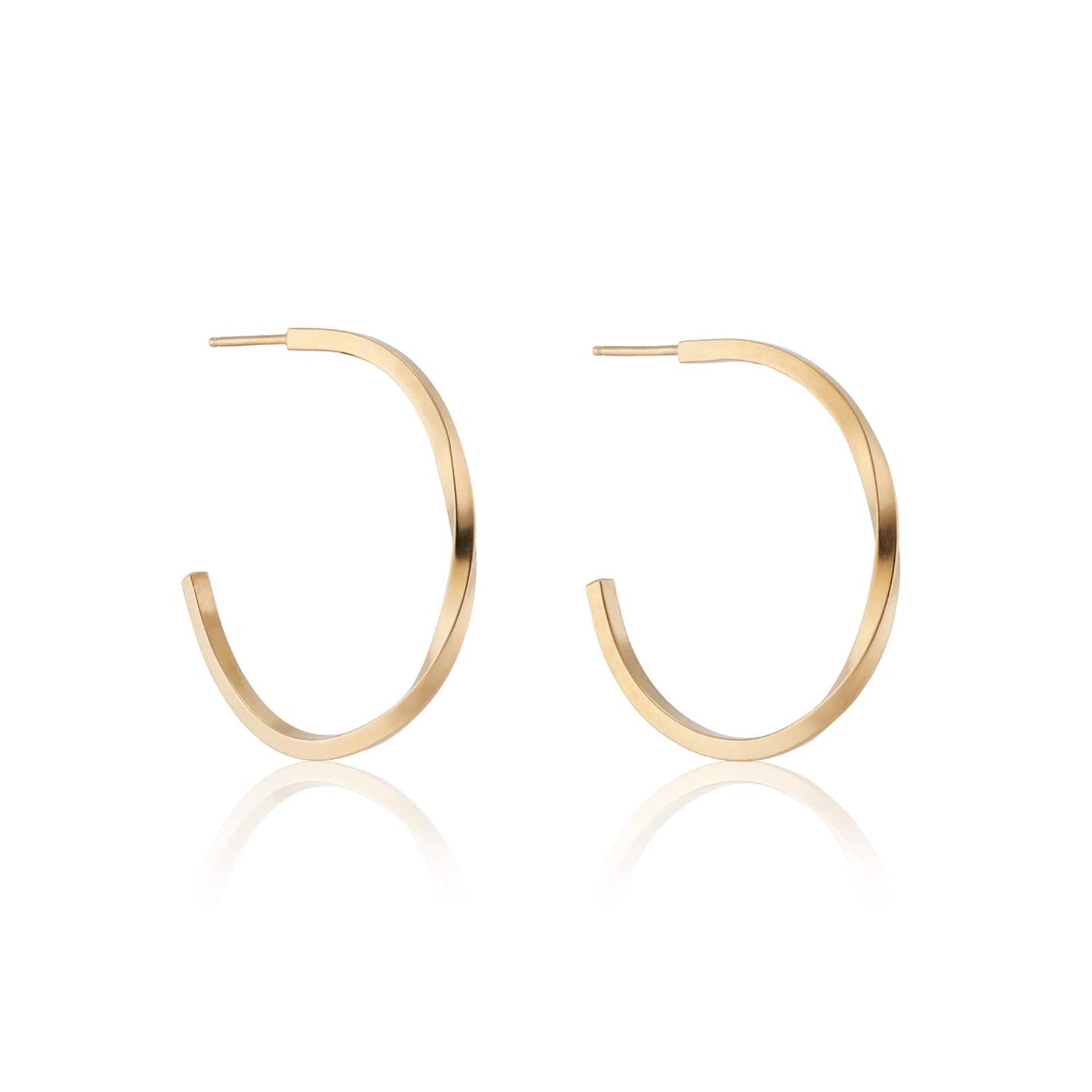 Minimalist medium sized hoop earrings with a single twist in 18k gold vermeil.