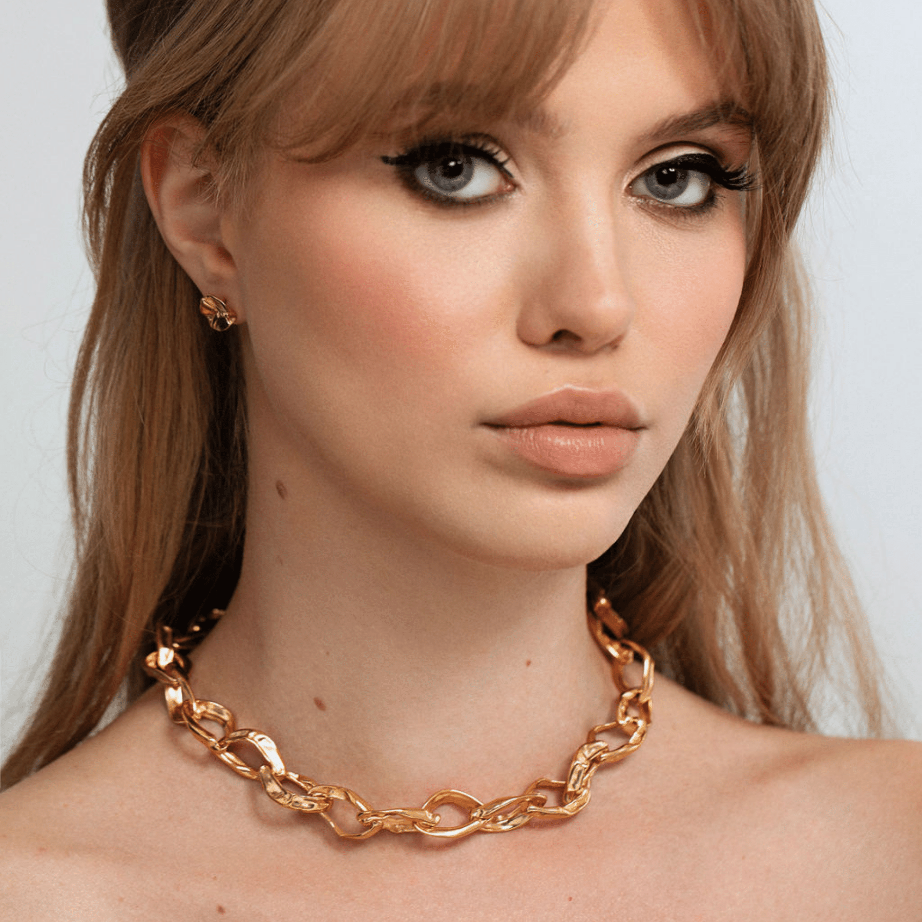 Abstract chunky gold chain statement choker necklace with toggle clasp in 18k gold vermeil.
